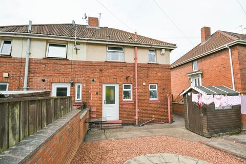 2 bed property, in Victoria Road, £110,000