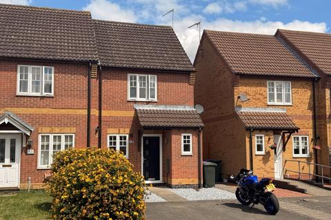 2 bed property, in Taylor Close, £95,000