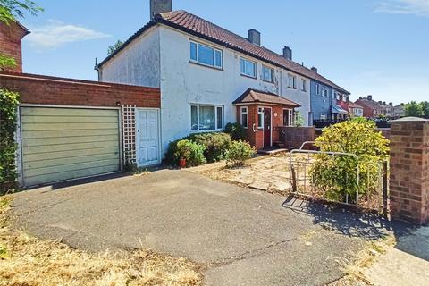2 bed property, in Woodgate Avenue, £450,000
