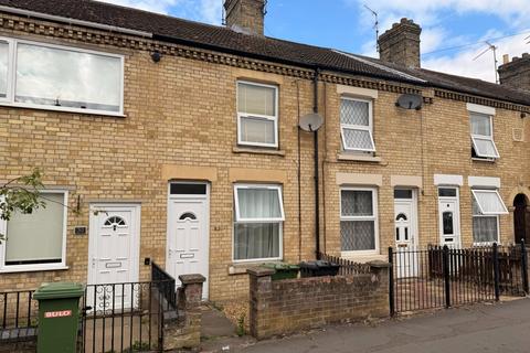 2 bed property, in Charles Street, £105,000