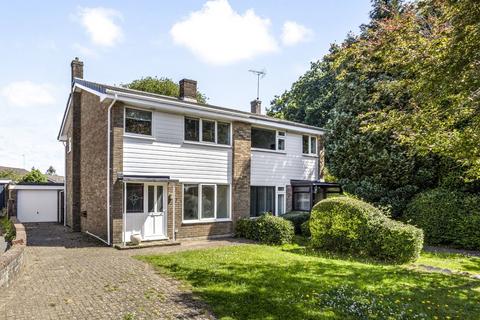 3 bed property, in Brambles, £400,000