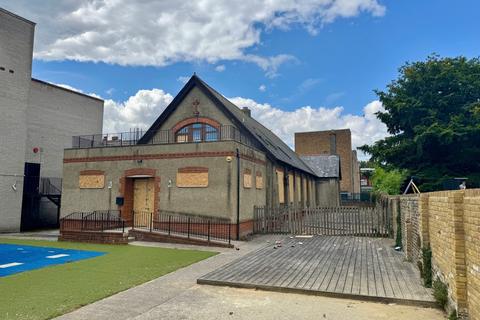2 bed property, in C J Dance & Fitness, £125,000