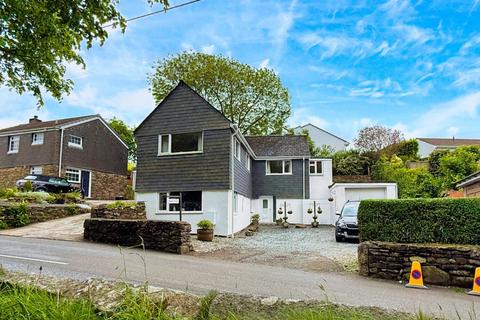 4 bed property, in Croftside, £225,000