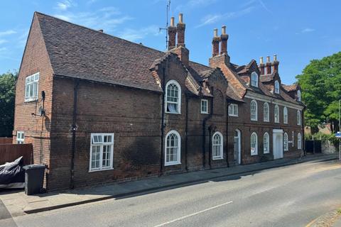 Studio, in Ground Rents, £25,000