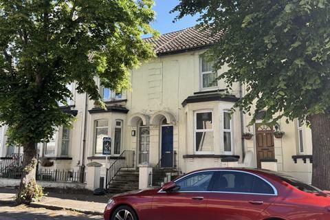 Studio, in Ground Rents, £40,000