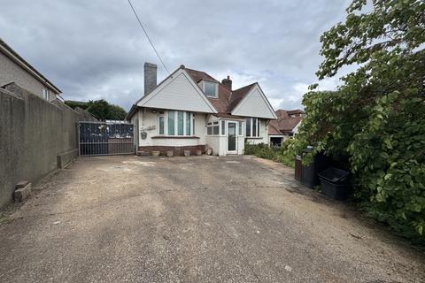 5 bed property, in Landfall, £235,000