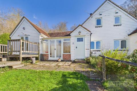 3 bed property, in 1 Furnace Cottages, £290,000