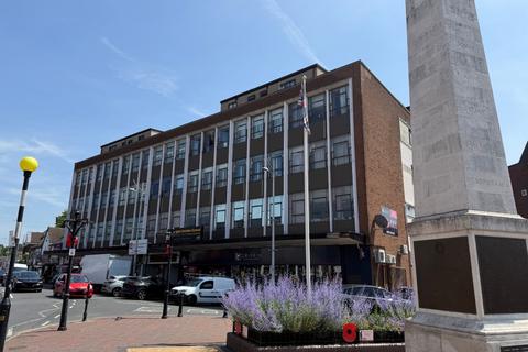1 bed property, in 55 Queensgate Centre, £90,000