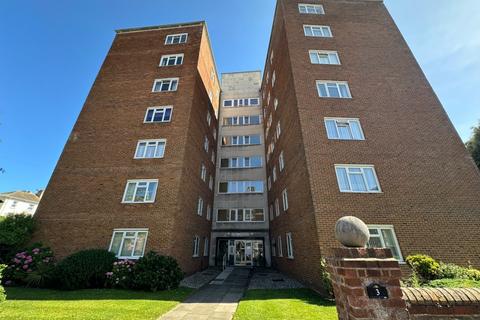 2 bed property, in Flat 18, £130,000