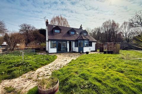 3 bed property, in Stretford Cottage, £225,000