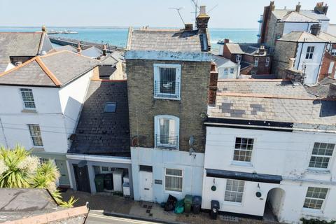 1 bed property, in Flat 1, £65,000