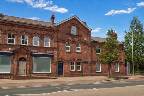 5 bed property, in 139 Cowick Street, £550,000