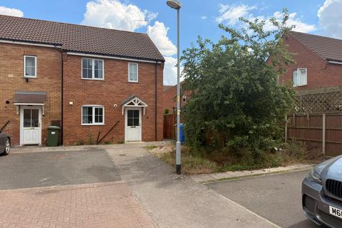 2 bed property, in Blacksmiths Grove, £80,000
