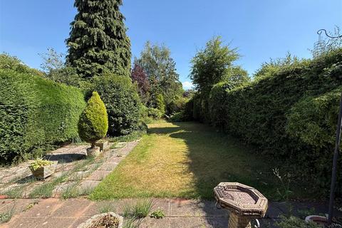 3 bed property, in Hagley Road West, £240,000