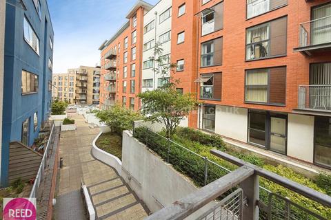 2 bed property, in Ryland Street, £180,000