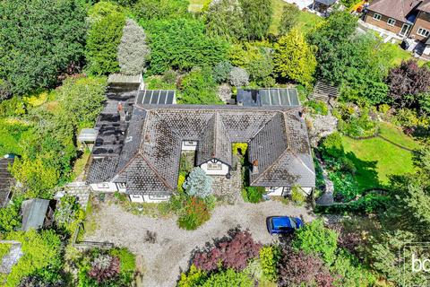 4 bed property, in Wayside, £1,000,000
