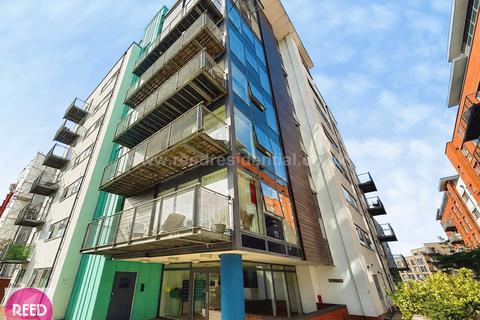 2 bed property, in Ryland Street, £190,000