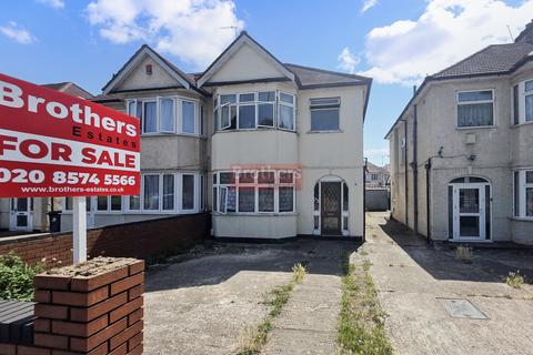 3 bed property, in Uxbridge Road, £699,999