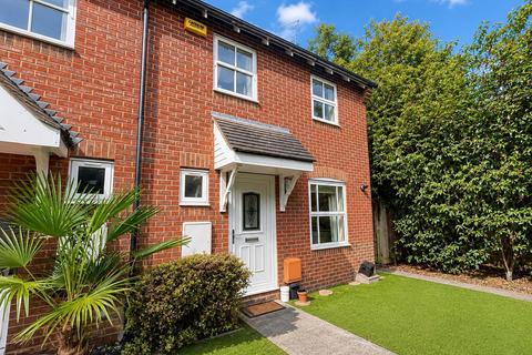 3 bed property, in St Cleeve Way, £350,000
