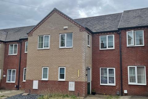 3 bed property, in High Street, £165,000