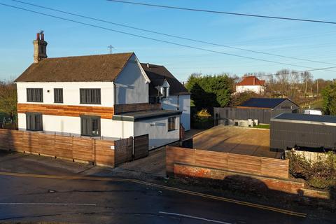 5 bed property, in Colton Road, £650,000