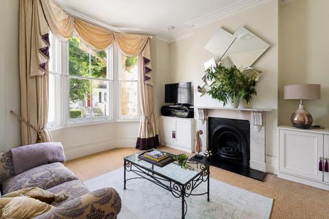 3 bed property, in Loftus Road, £800,000