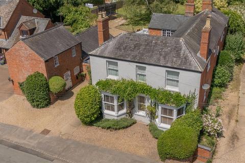 4 bed property, in Main Street, £895,000