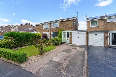 3 bed property, in Melness Road, £210,000