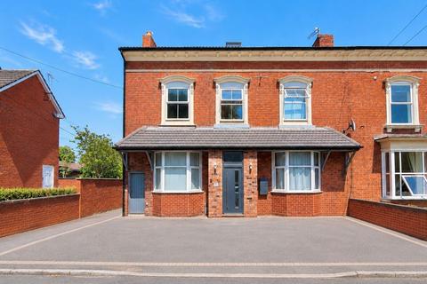 6 bed property, in The Avenue, £650,000