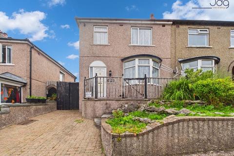3 bed property, in Bishopdale Road, £200,000