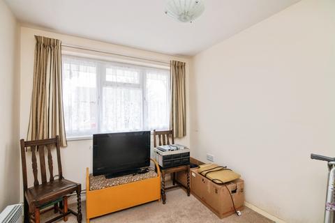 5 bed property, in Queen Street, £335,000