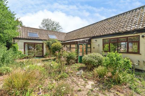 2 bed property, in Norwich Road, £300,000