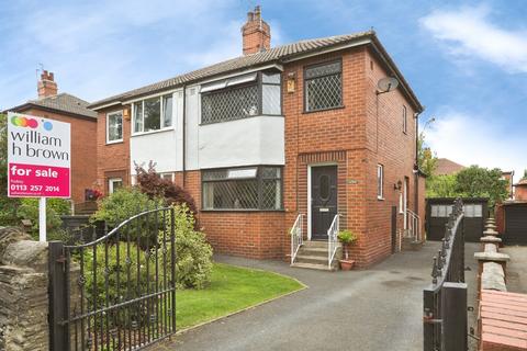 3 bed property, in Lane End, £230,000