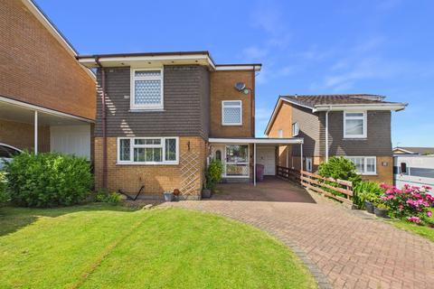 4 bed property, in Hatton Close, £495,000