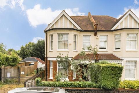 2 bed property, in Belmont Avenue, £450,000