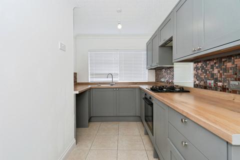 3 bed property, in Latimer Road, £350,000