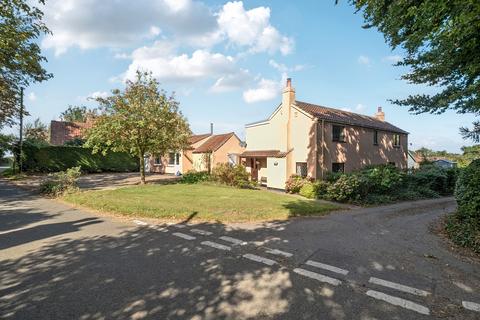 4 bed property, in High Street, £575,000