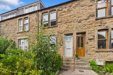 2 bed property, in High Road, £210,000