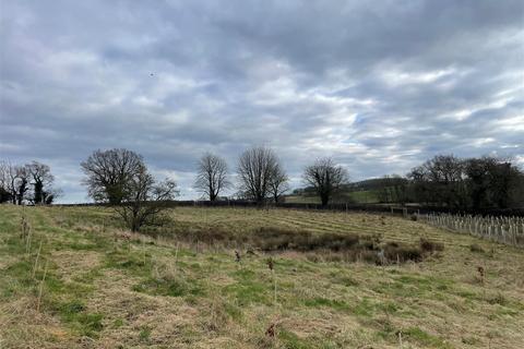 Studio, in Harts Wood – 10.8 Acres, £90,000