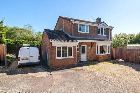 4 bed property, in Juniper Road, £460,000