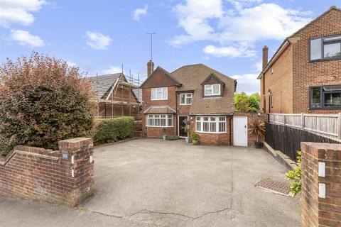 3 bed property, in Hamilton Road, £700,000