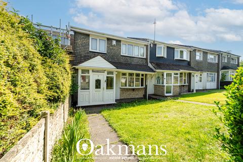 3 bed property, in Harvington Walk, £150,000