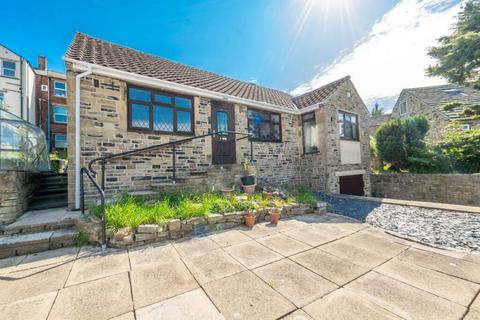 3 bed property, in Elm Street, £250,000