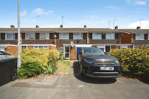 3 bed property, in Andover Close, £240,000
