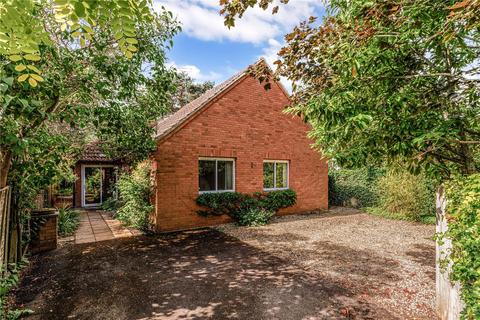 3 bed property, in Lyefield Road West, £675,000