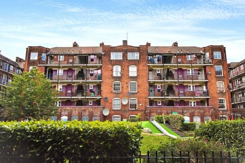 2 bed property, in Flat 11 Burns House, £200,000