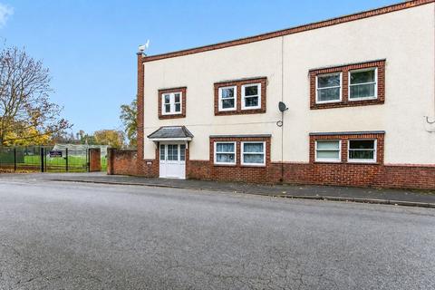 1 bed property, in Welland Road, £95,000