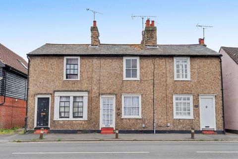 2 bed property, in High Street, £260,000