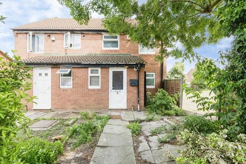 3 bed property, in Woodget Close, £400,000