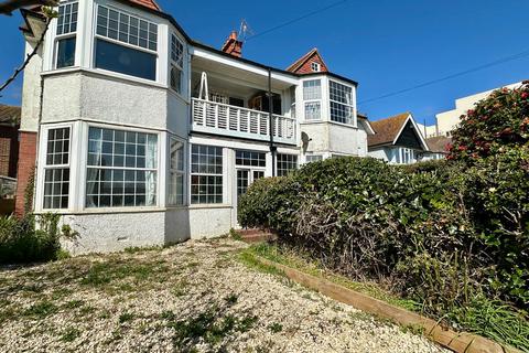 2 bed property, in Cantelupe Road, £215,000